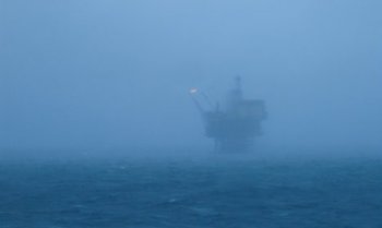 Chaos as huge wave kills Norway oil rig worker
